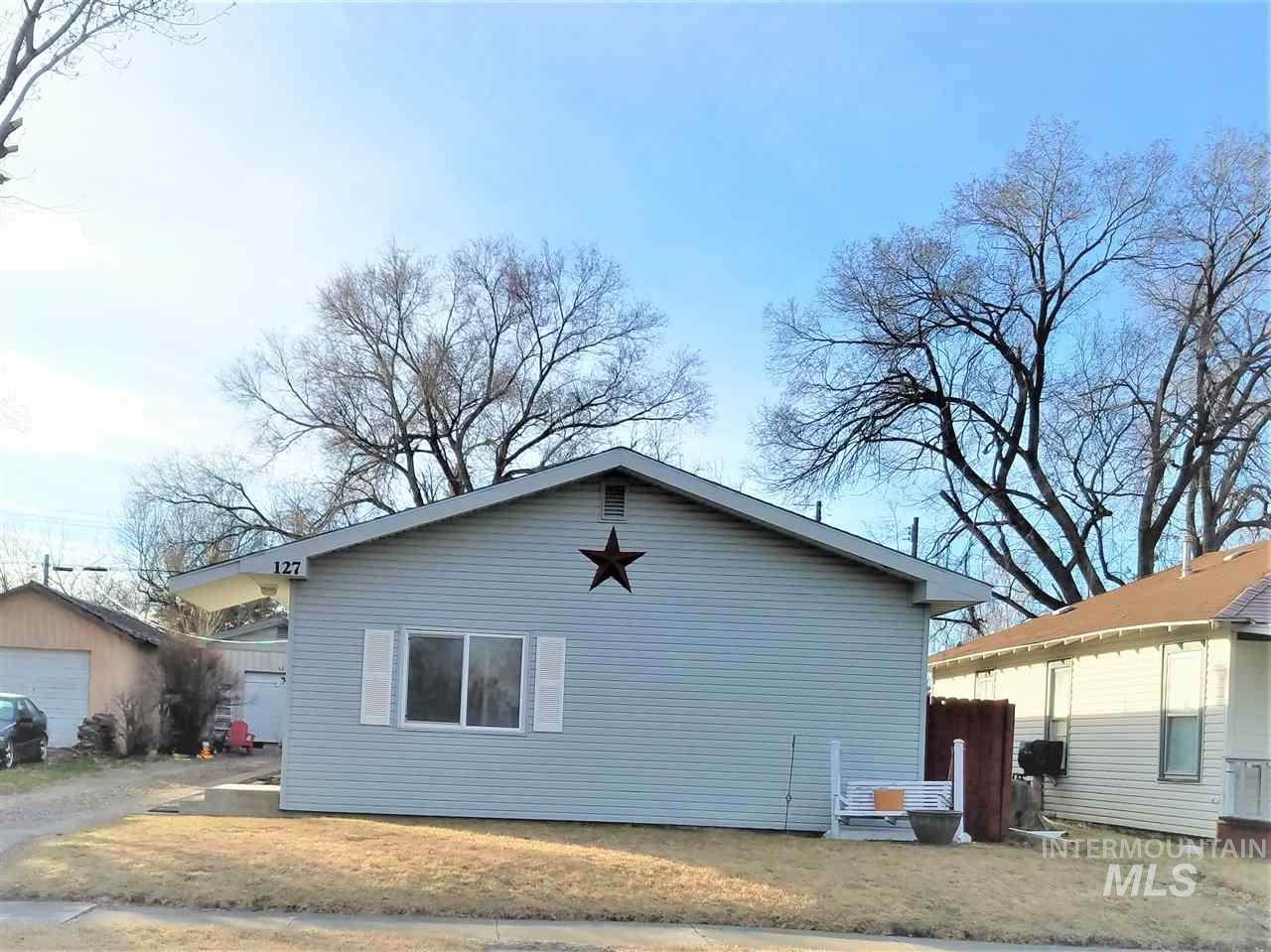 127 Garfield Ave - Photo 1