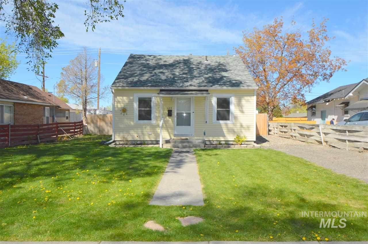 127 Van Buren St - Photo 1