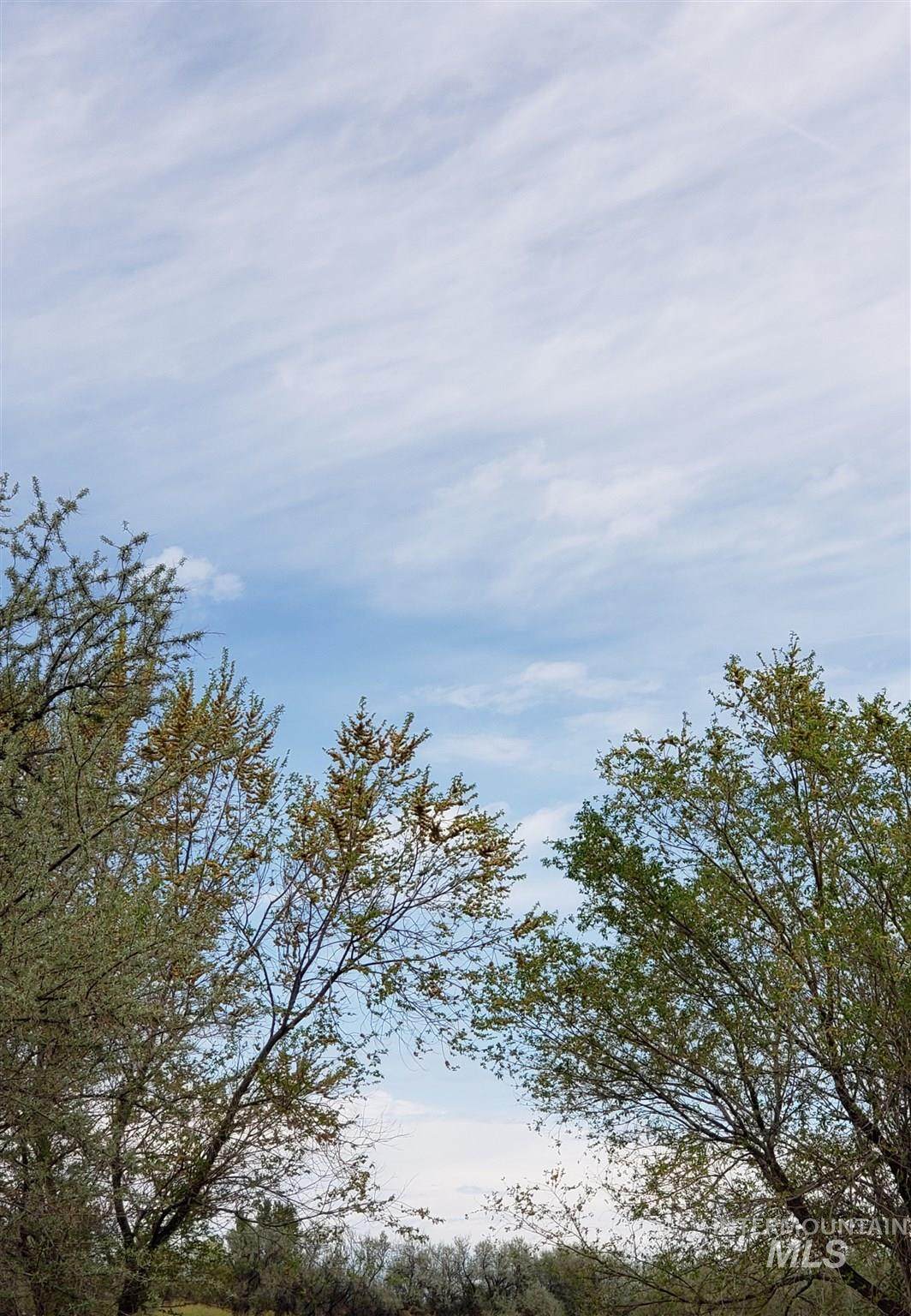 652 400 N - Photo 1