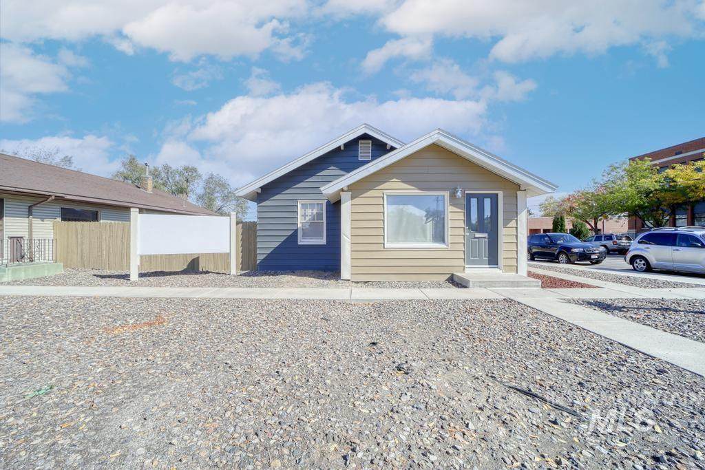 704 2nd Ave N - Photo 1