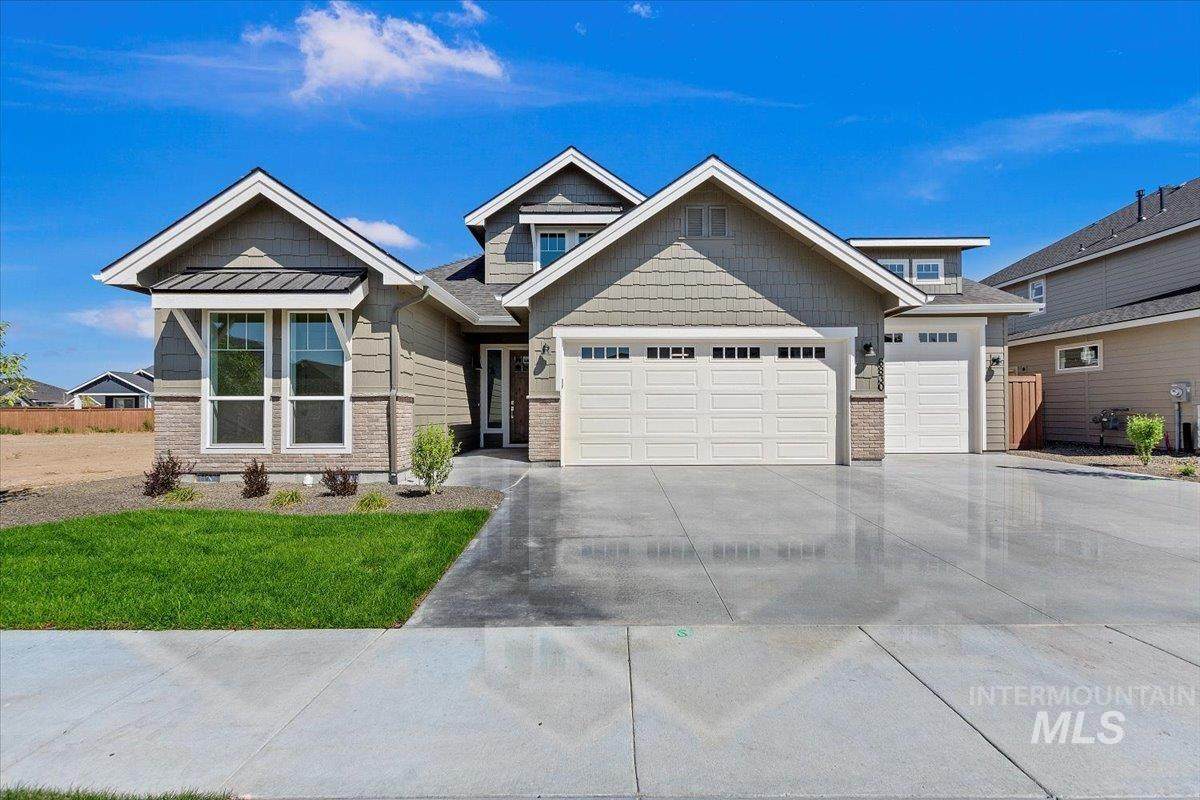 6830 N Willowside Ave - Photo 1