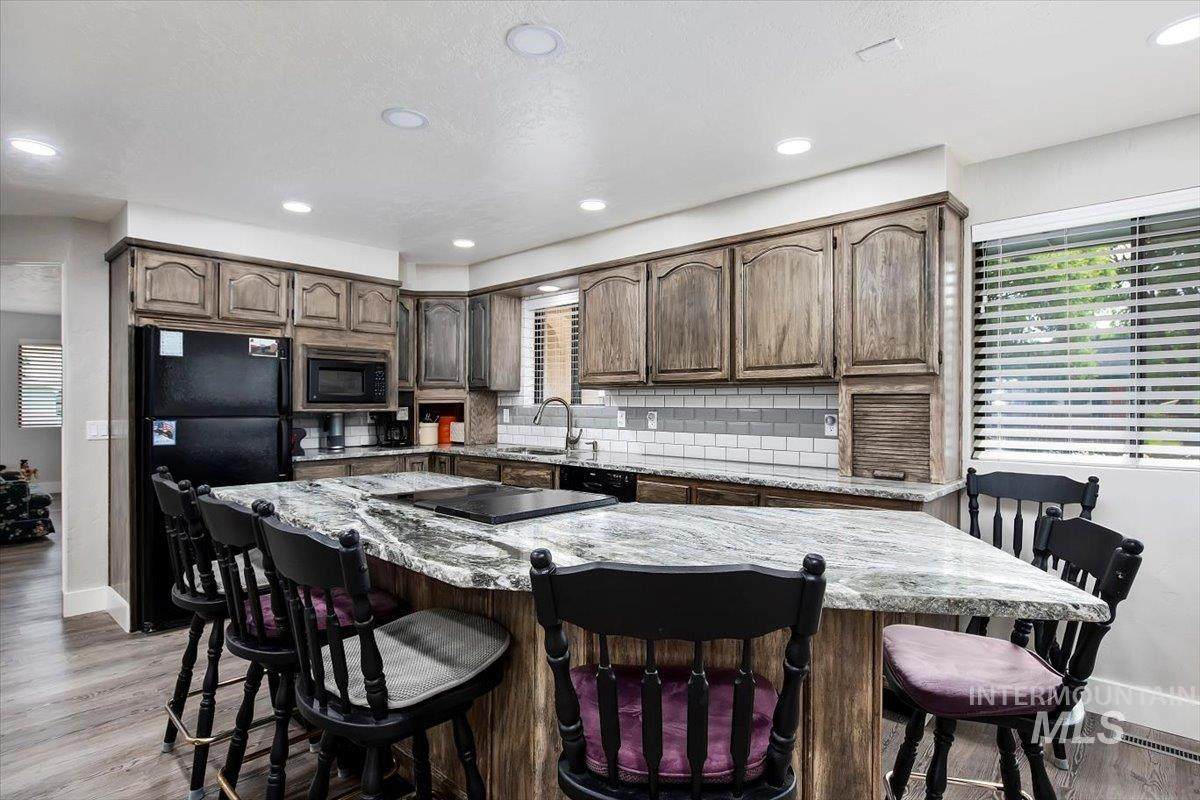 2155 Elsie - Photo 1