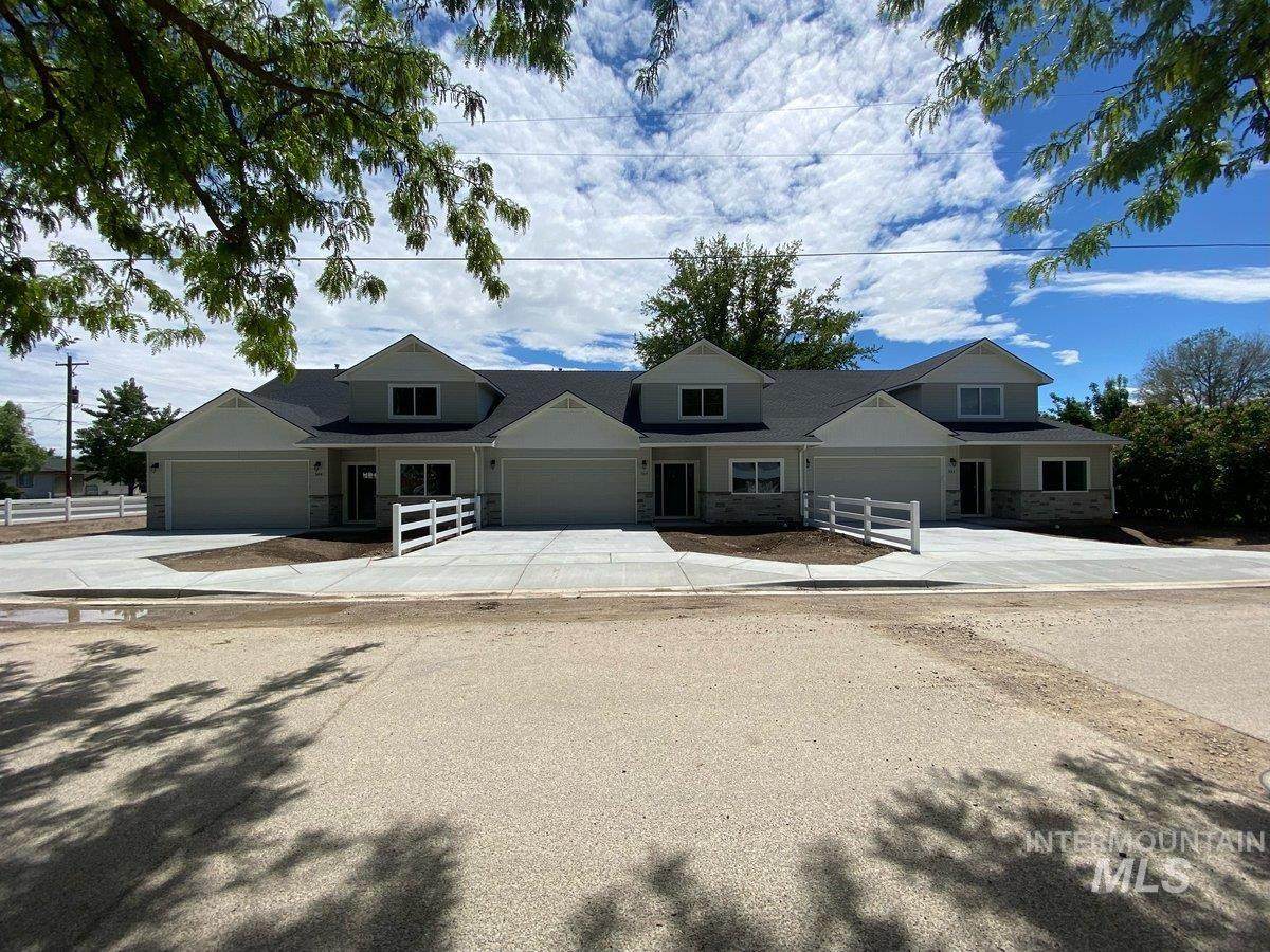 564 12th Ave. N - Photo 1