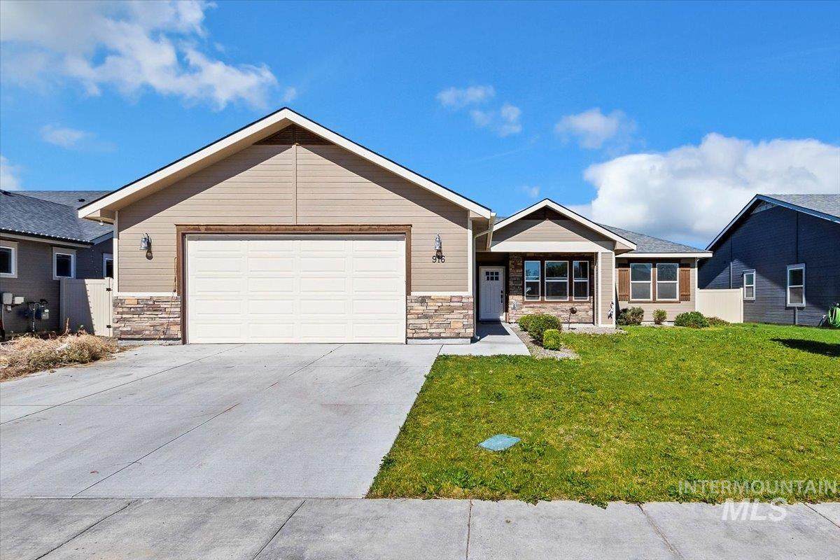 916 Birchton Loop - Photo 1