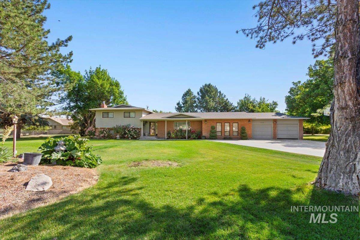 2000 Paradise Ln - Photo 1