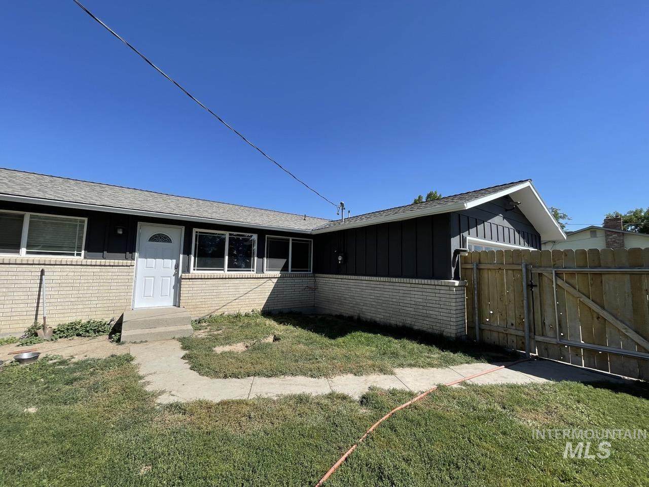 4470 Ne Alexander Way - Photo 1