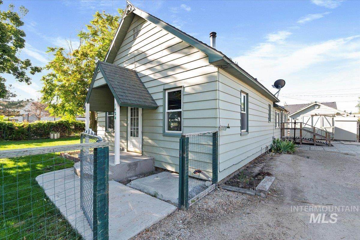 1424 Belmont St - Photo 1