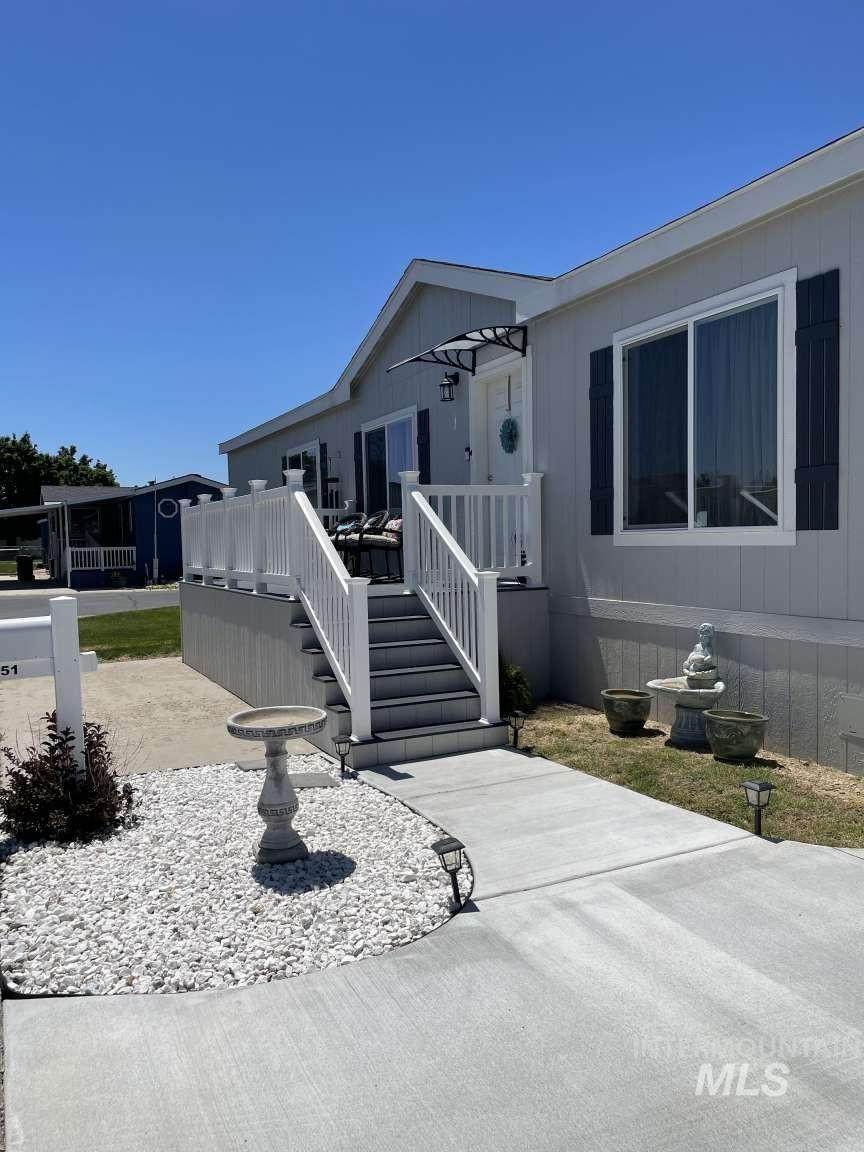 700 Fairview Ave - Photo 1