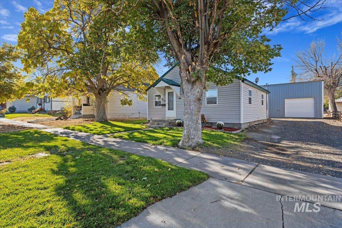 619 9th Ave - Photo 1