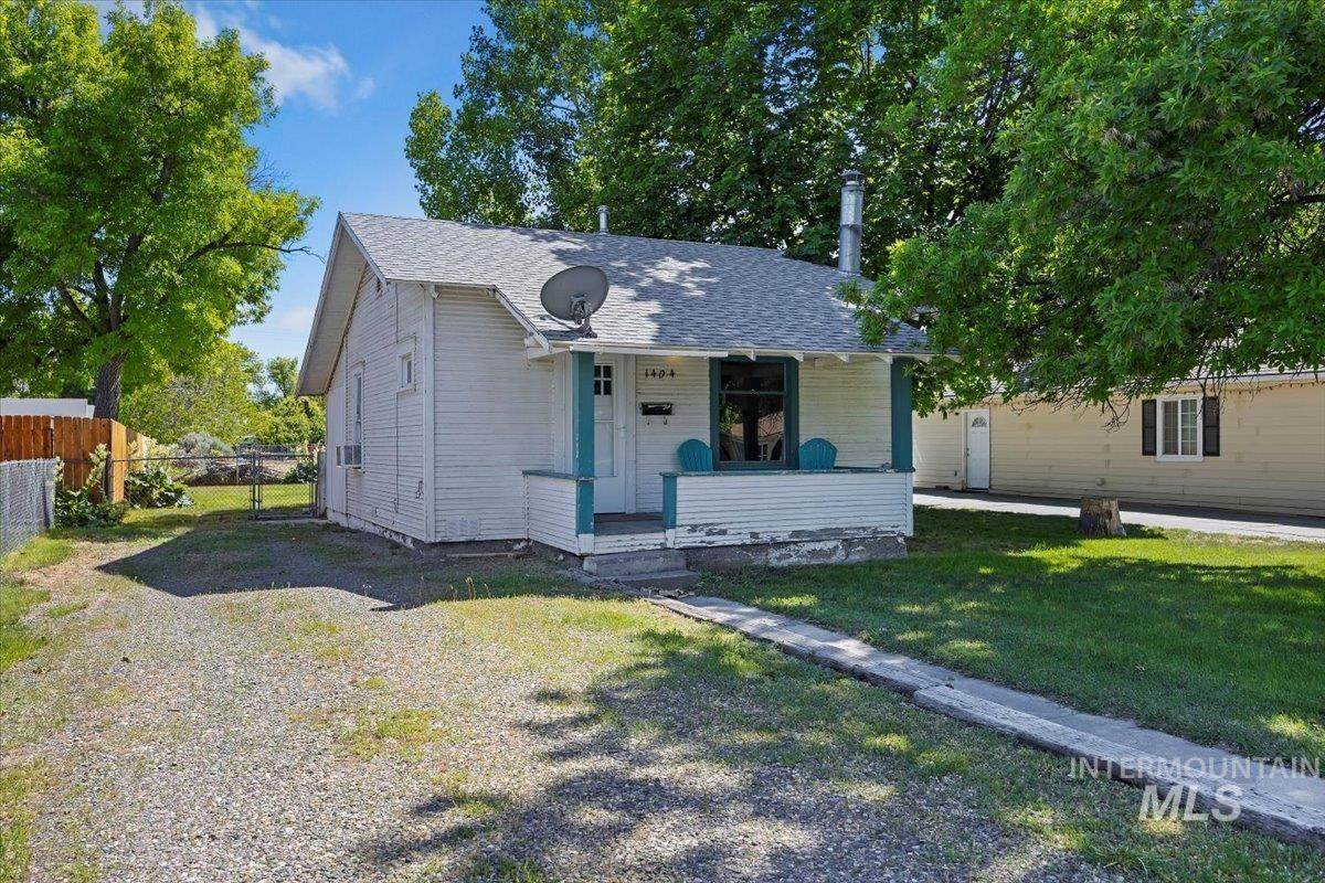 1404 8th Ave E - Photo 1