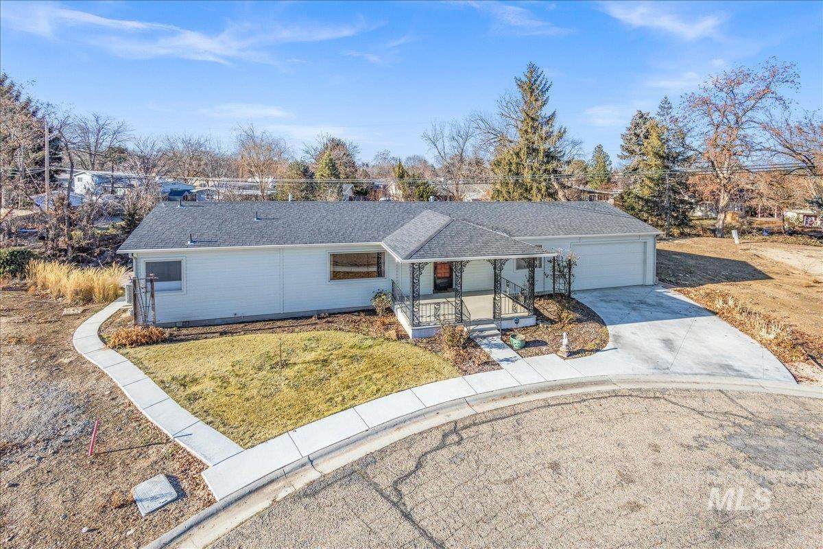 421 Curtis - Photo 1