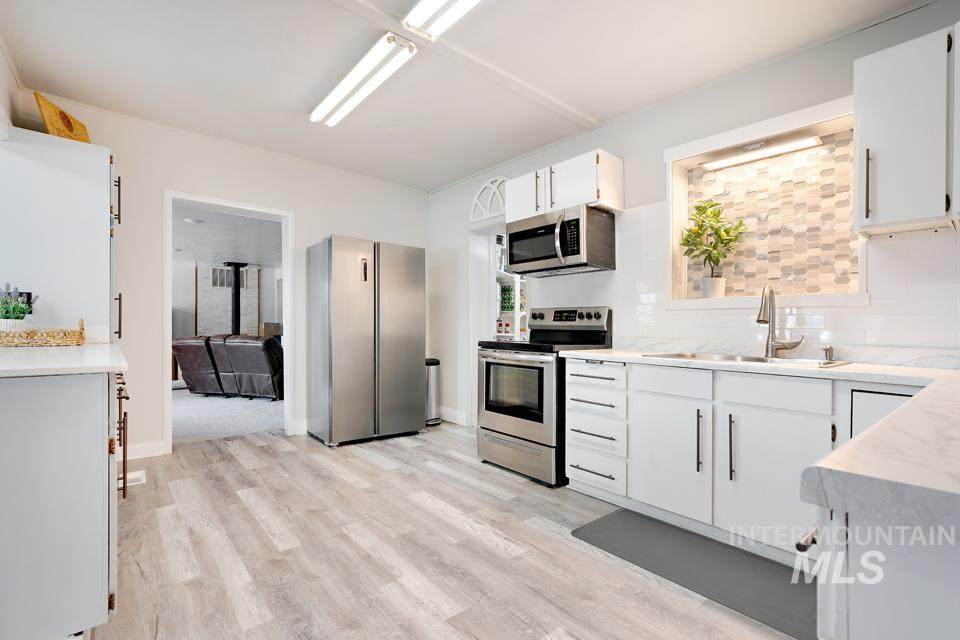 85 Washington Ave - Photo 1