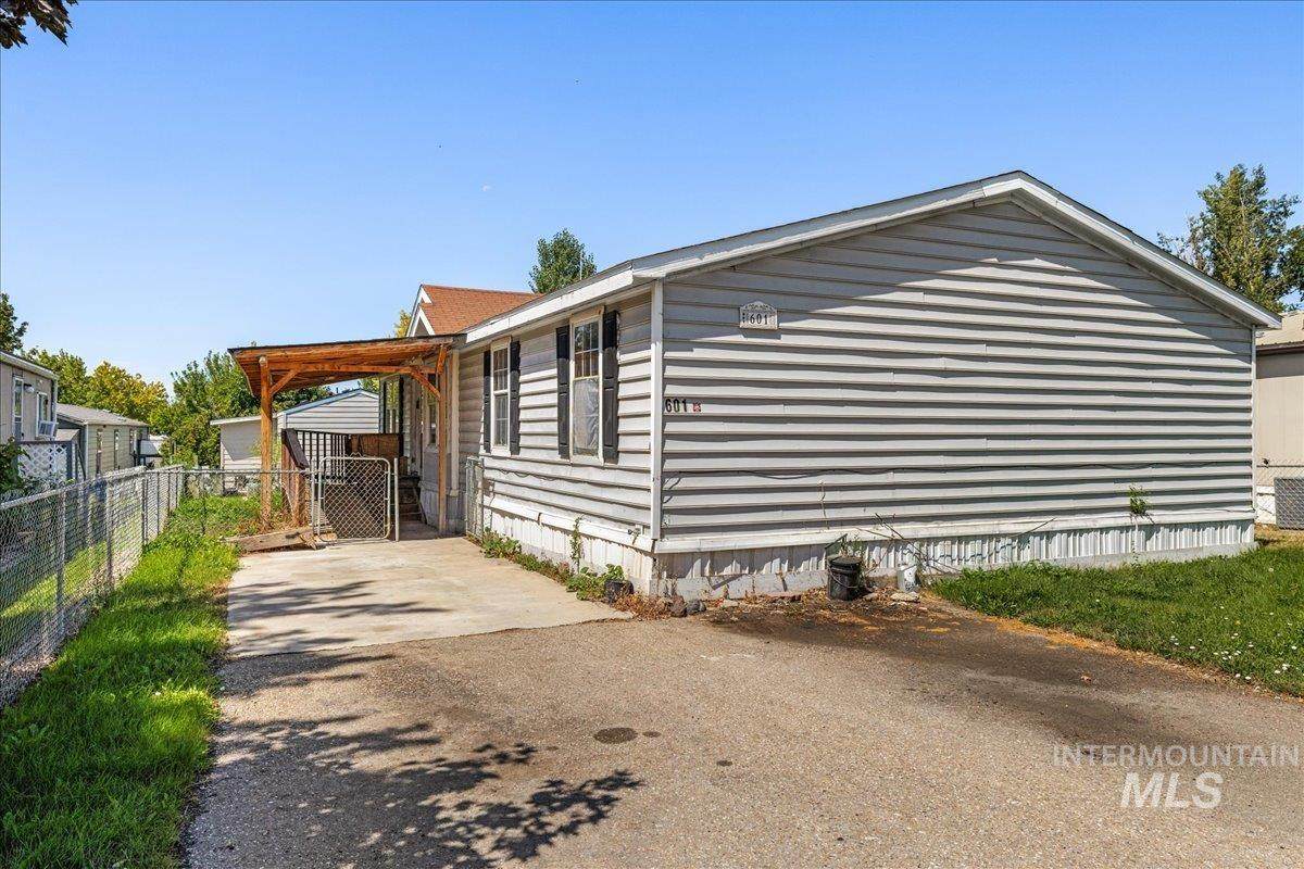 601 N 42nd St - Photo 1