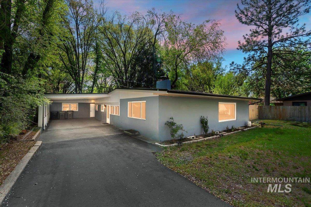 3012 N Tamarack Drive - Photo 1