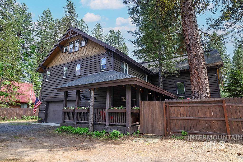 925 Conifer St - Photo 1