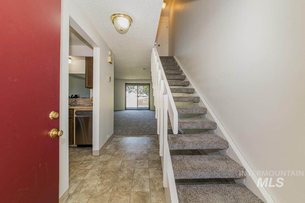 372 Eagle Glen Ln - Photo 1