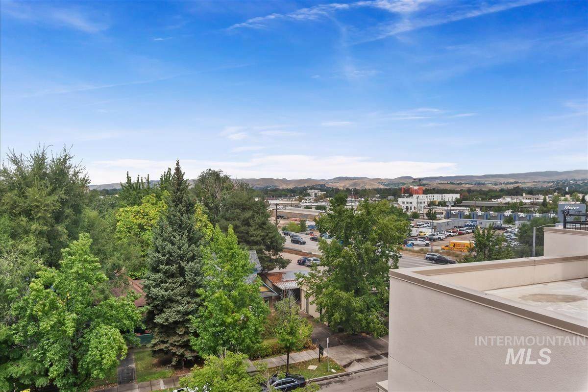 406 13th Street - Photo 1