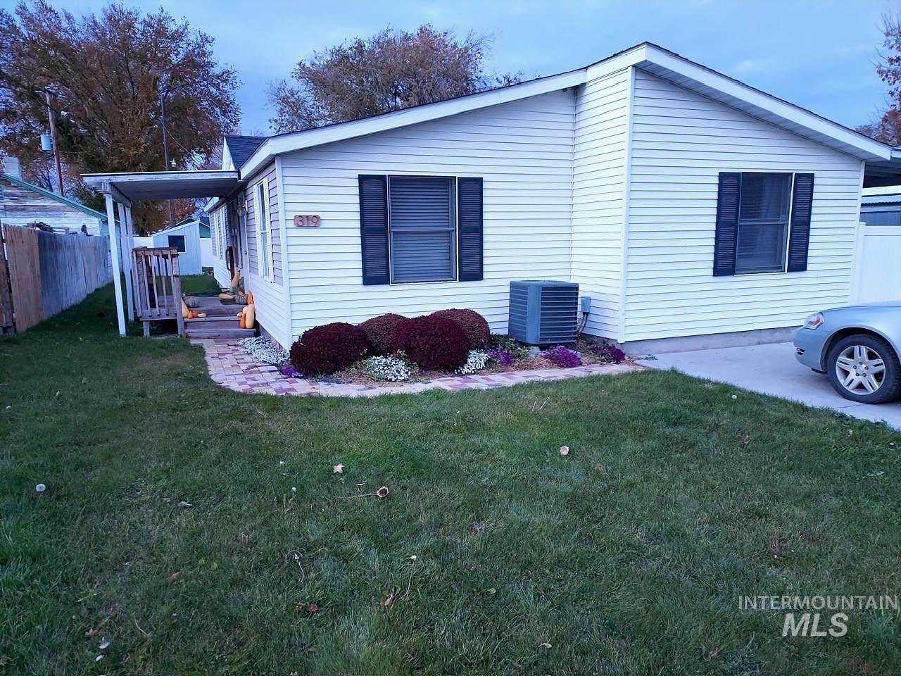 319 2nd Street - Photo 1