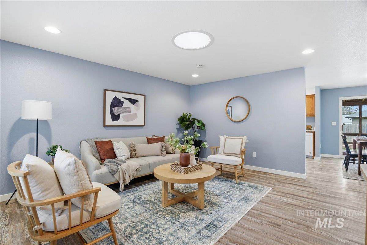 406 N Shady Grove Pl - Photo 1