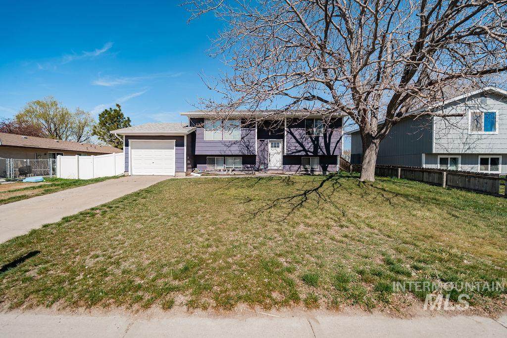 1620 Jade Dr - Photo 1