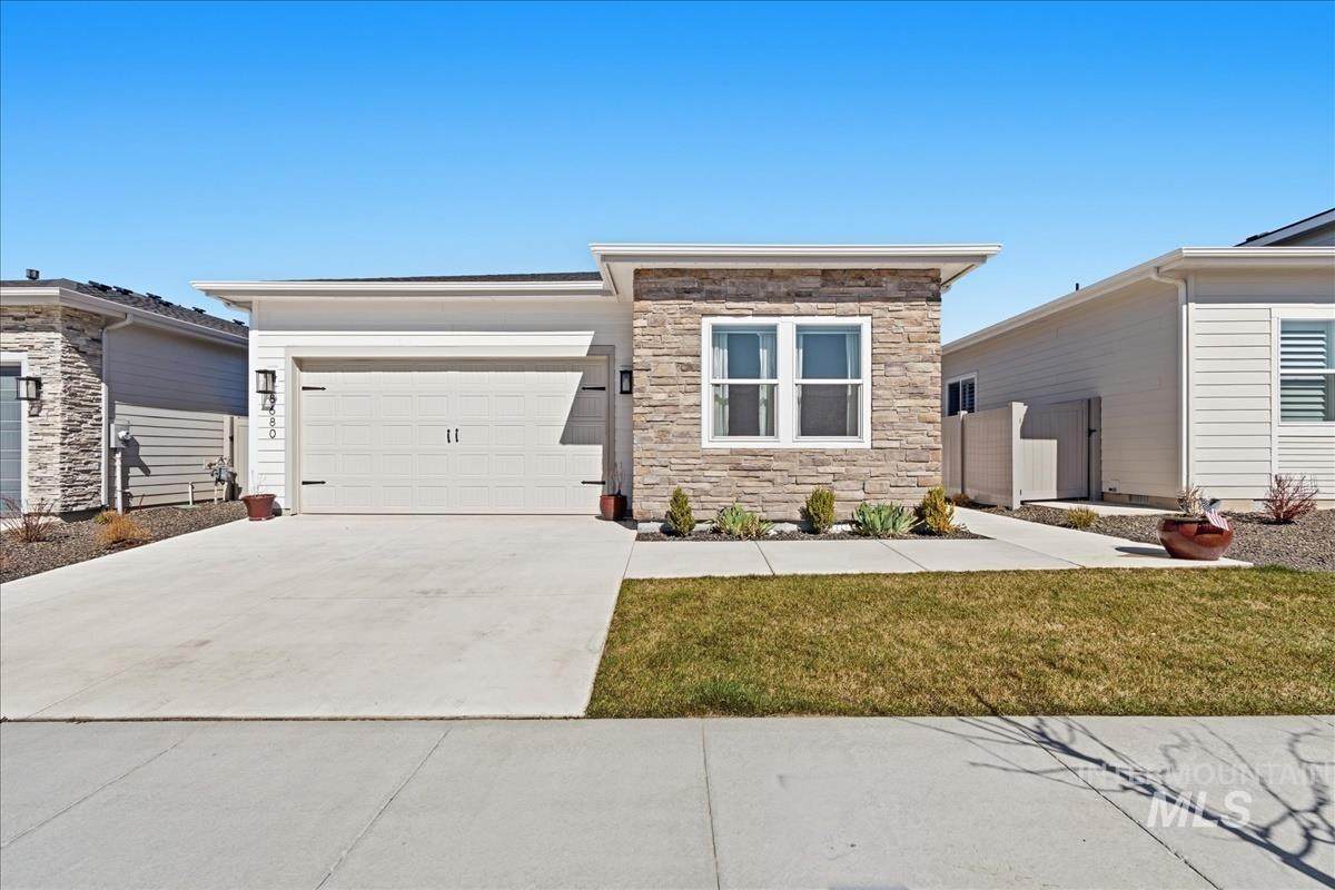 8680 Pickett Creek St - Photo 1