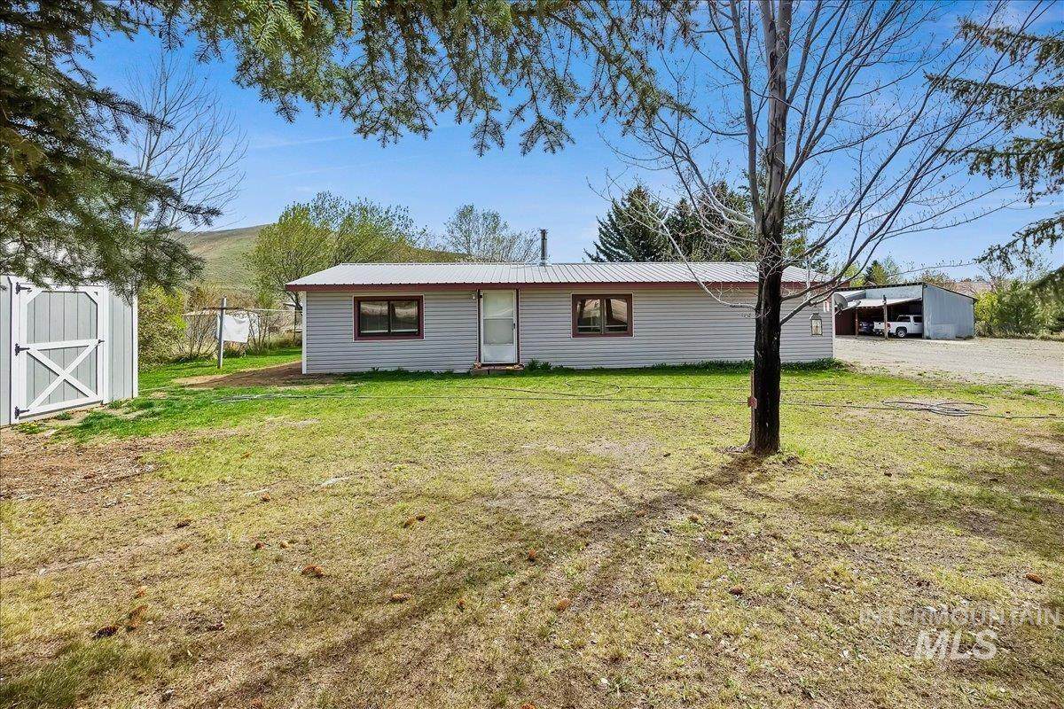 102 Willow Creek Rd - Photo 1