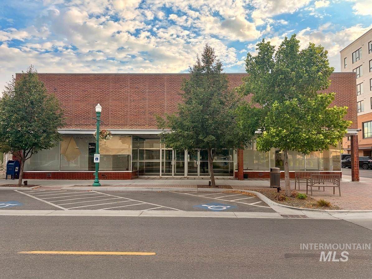 202 Main Avenue South - Photo 1