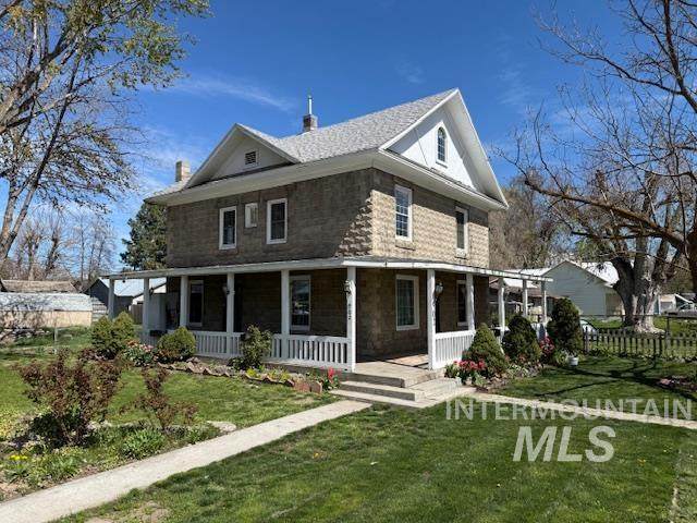 902 Main - Photo 1