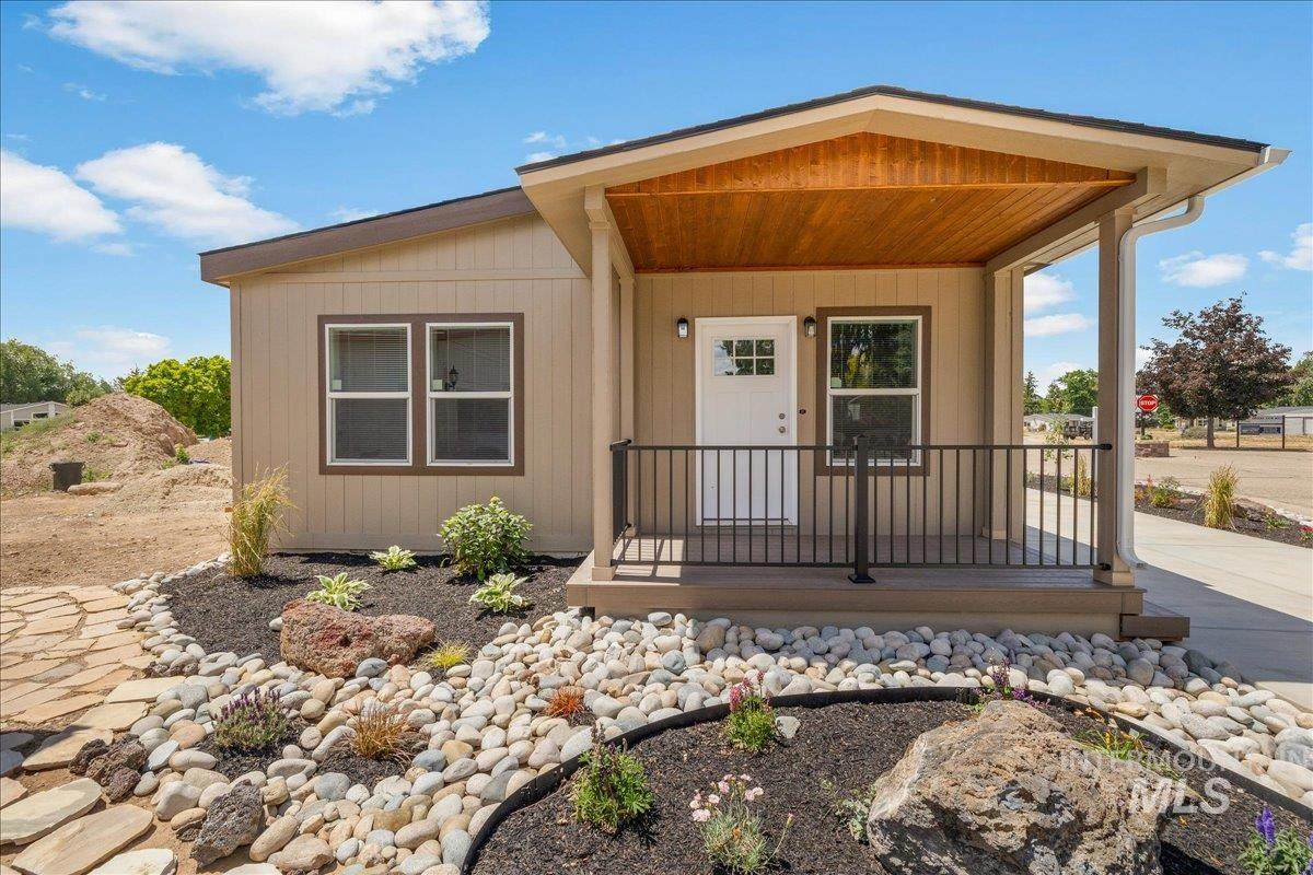 421 Curtis Rd, #300 - Photo 1