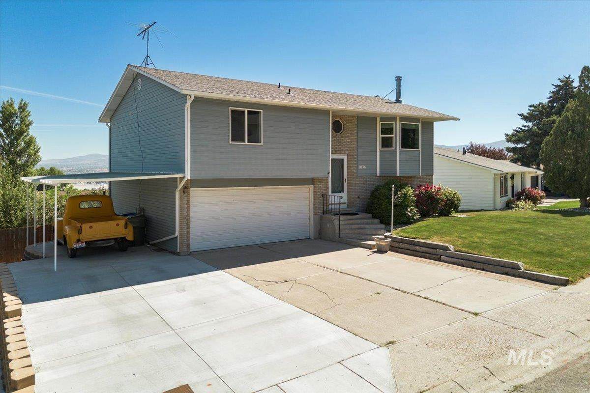 1036 Camas Ln - Photo 1