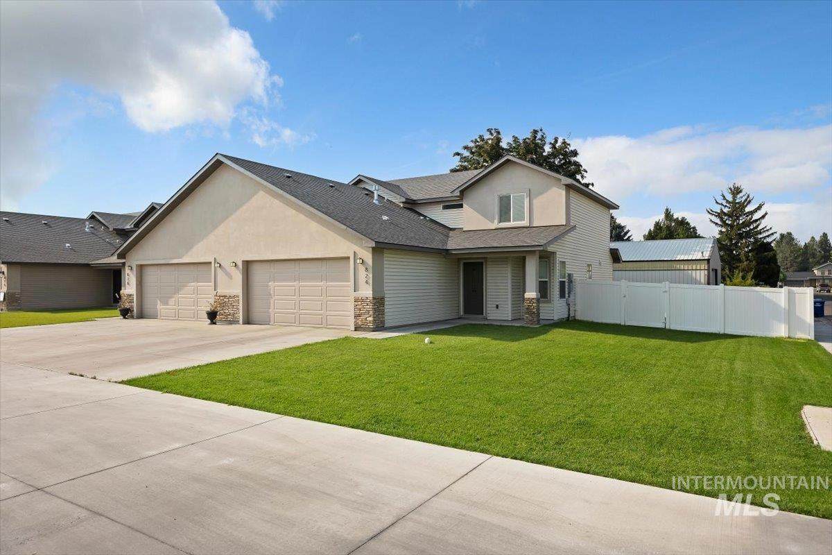 824 Jack Ave - Photo 1
