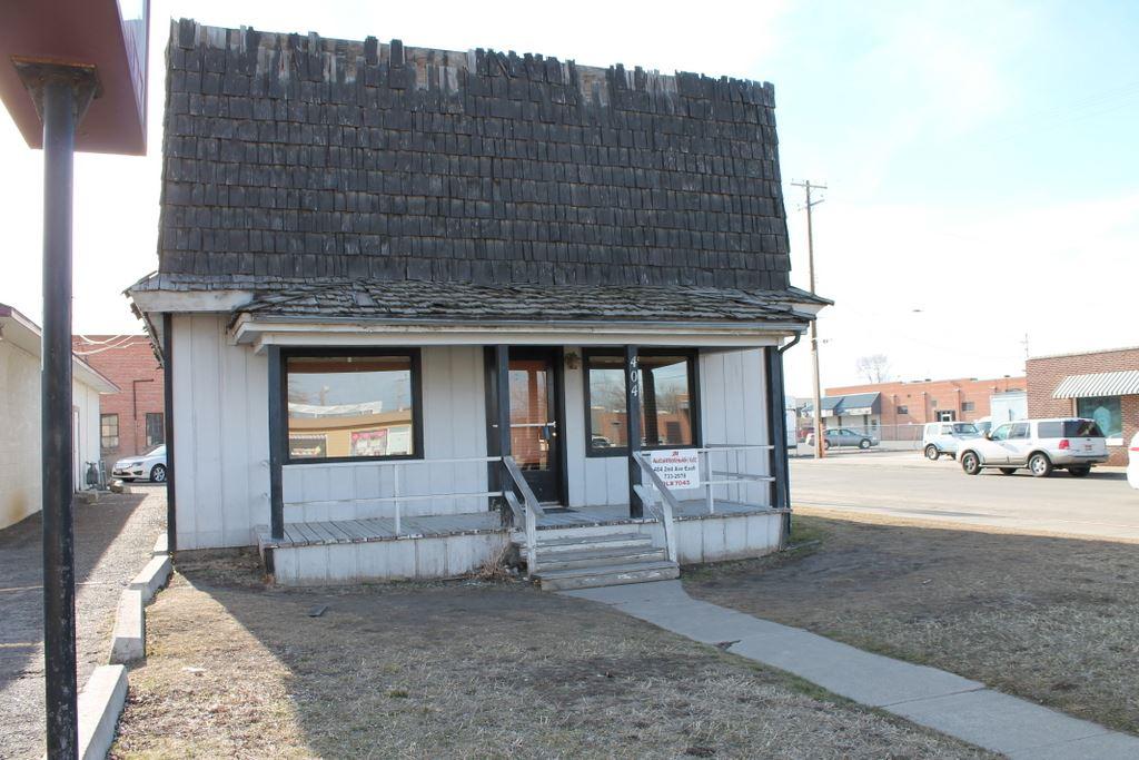 404 2nd Ave E - Photo 1