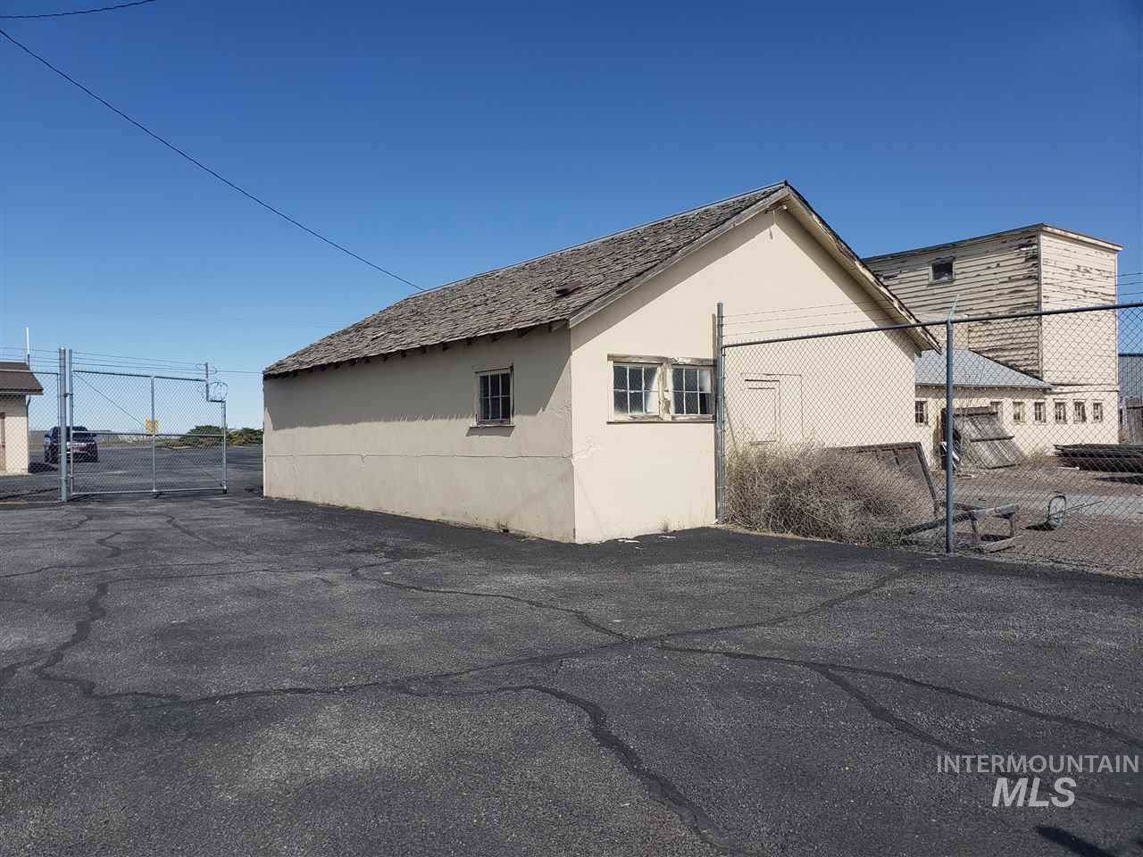 2496 Addison Ave East - Photo 1