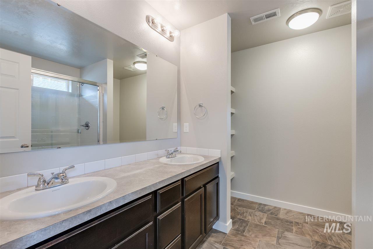 2090 Warwick Ave - Photo 1