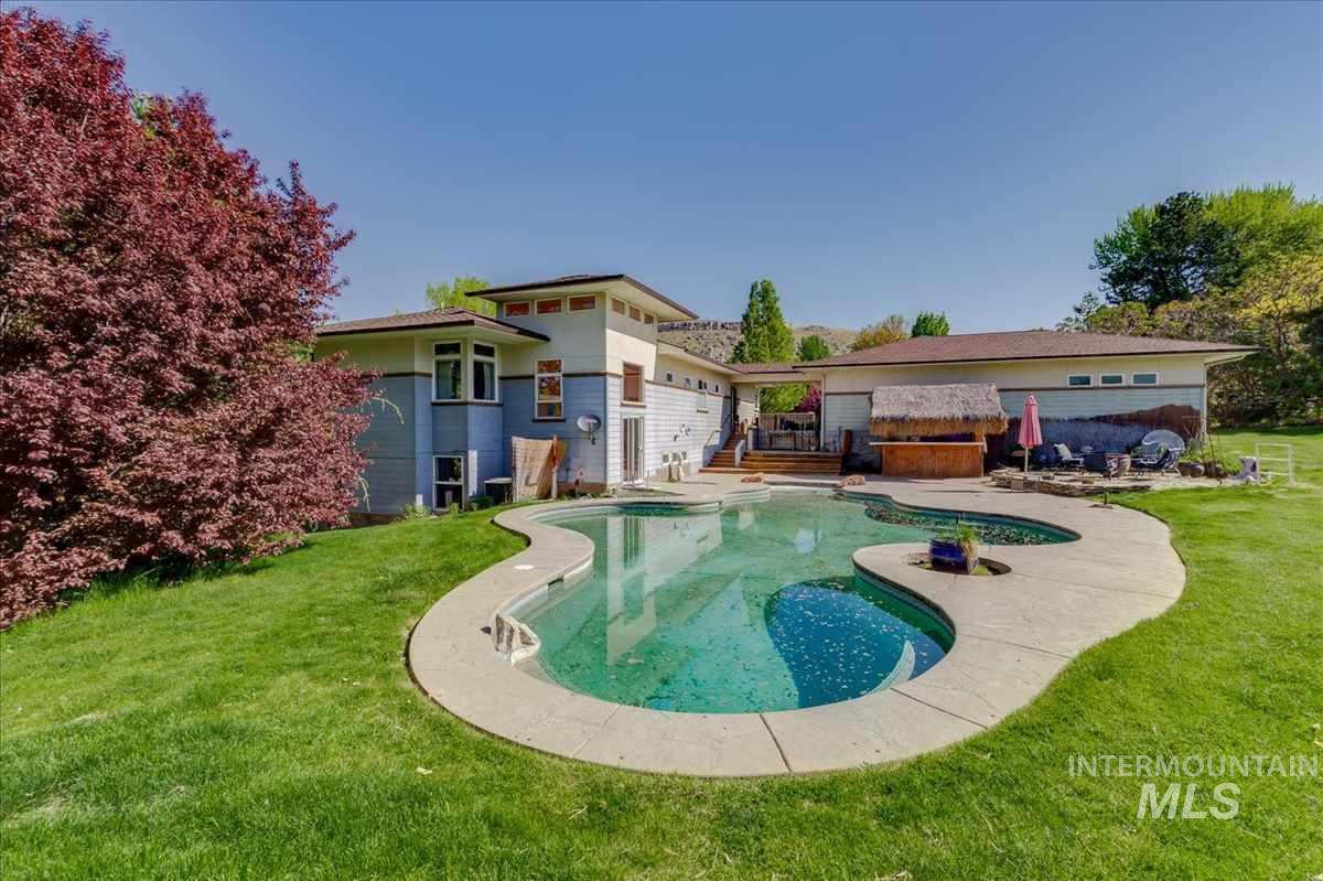 1943 Toluka Way - Photo 1