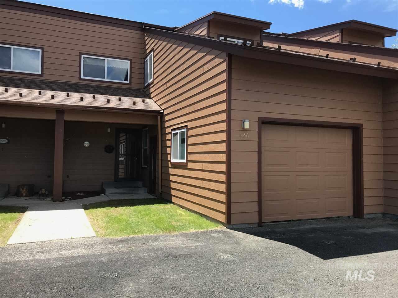1607 Davis Avenue - Photo 1