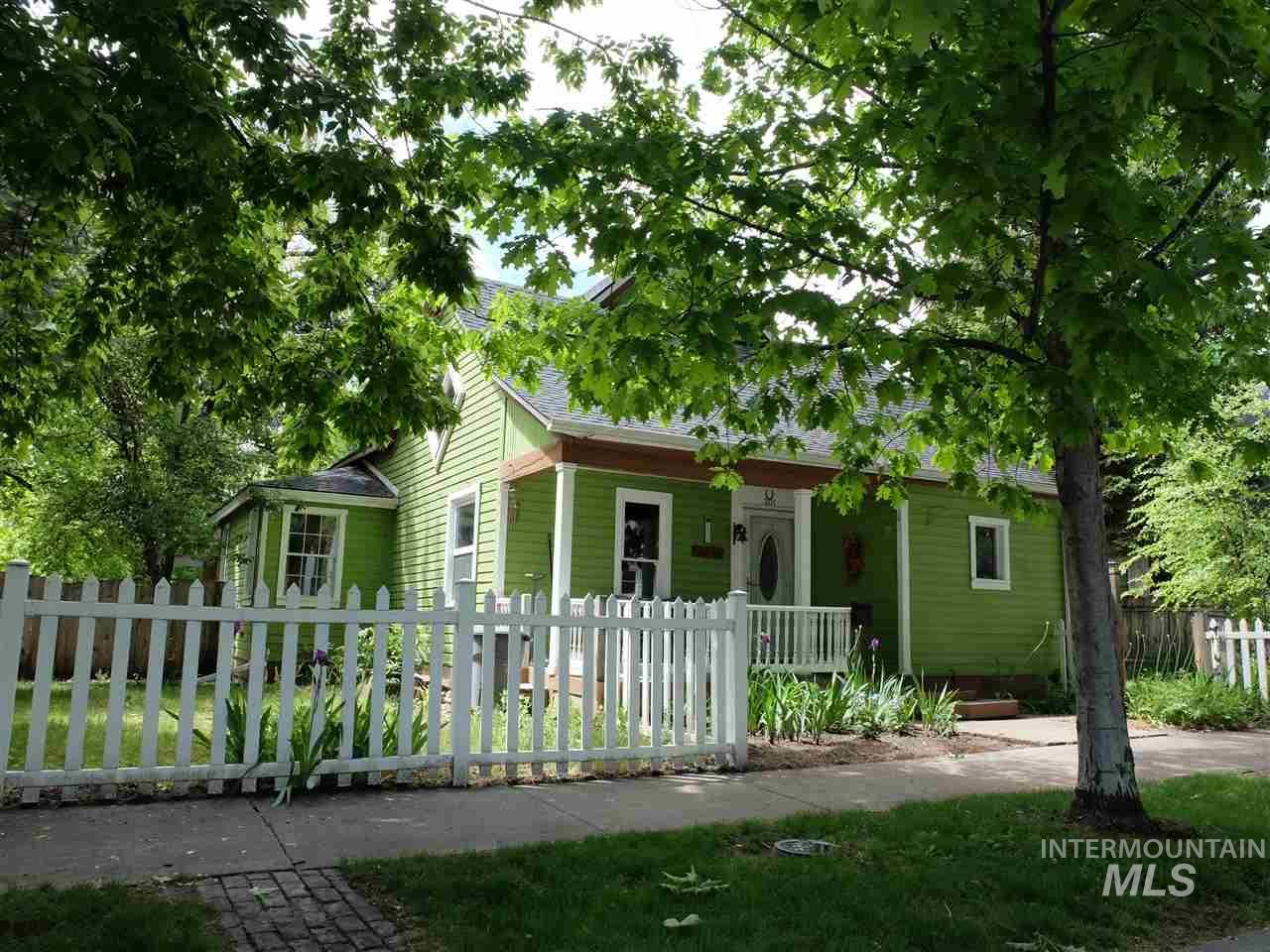 201 N Flume St - Photo 1