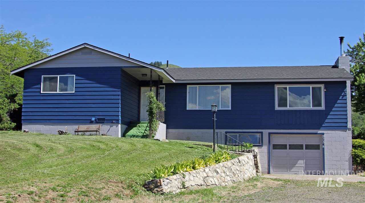 975 Whitely Ave - Photo 1