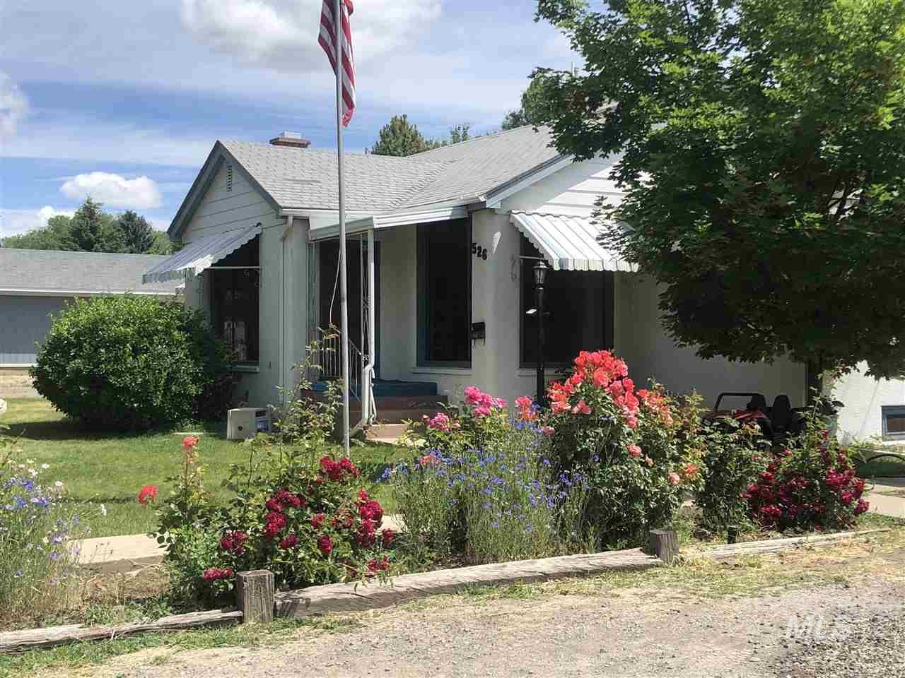 526 Davis Street - Photo 1
