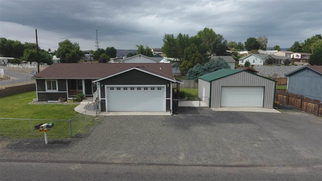 830 18th Ave - Photo 1