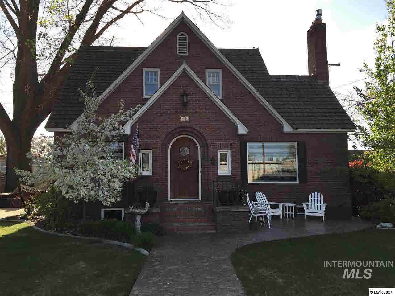 318 5th Street - Photo 1