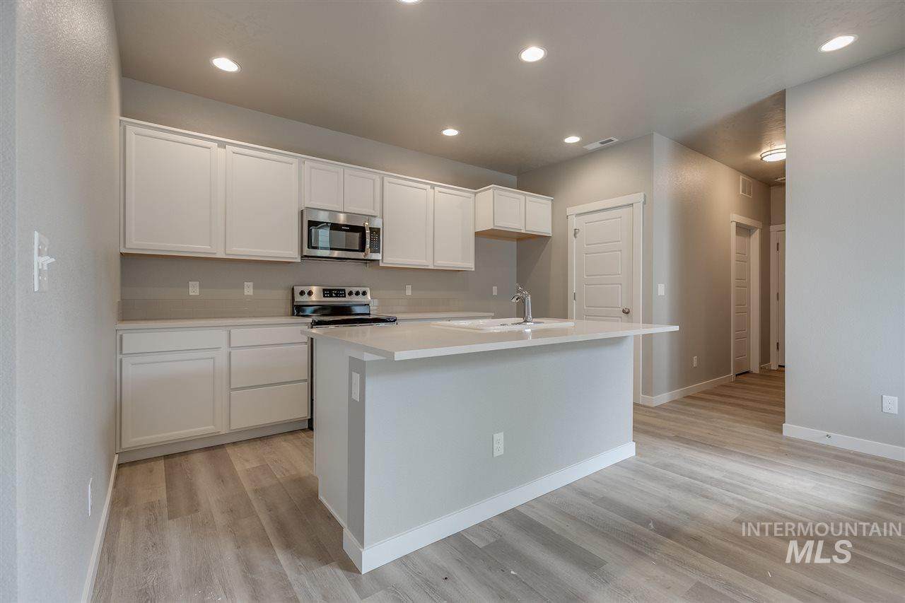 140 Echo Canyon Ave - Photo 1