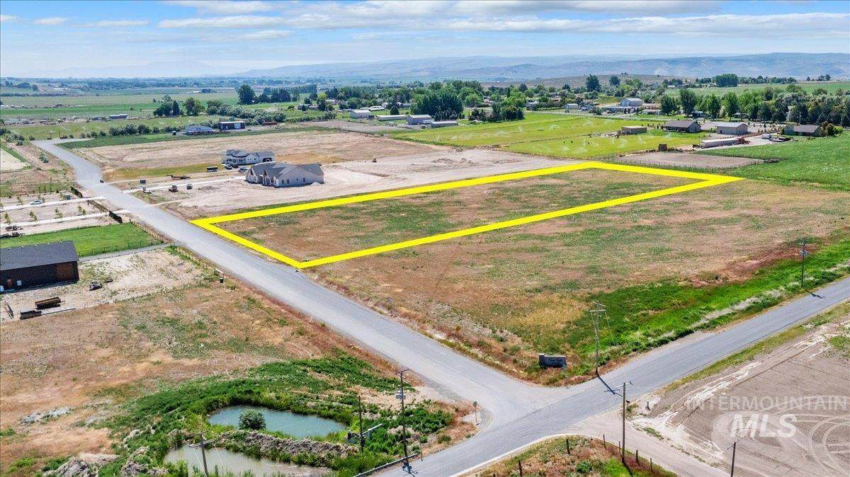 3209 3250 N - Photo 1