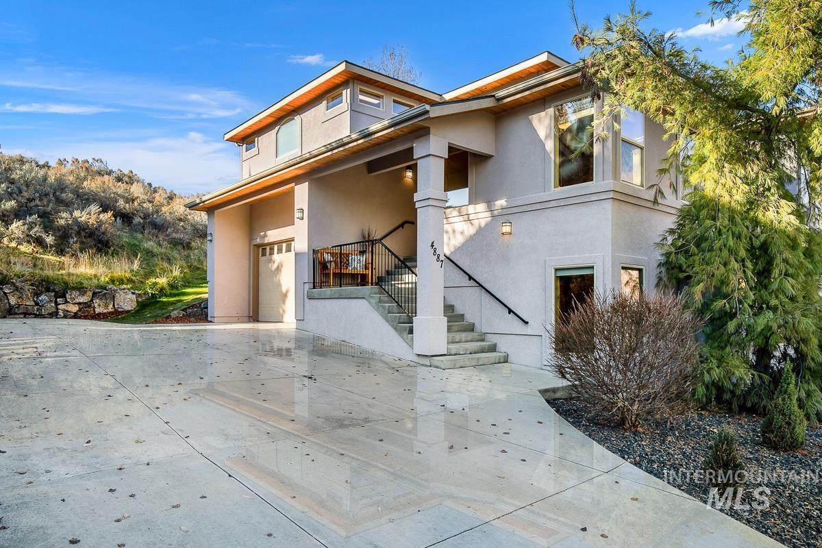 4887 Villa Ridge Way - Photo 1
