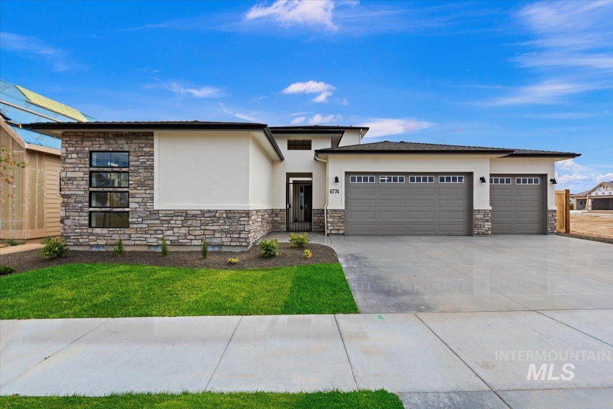 6774 N Willowside Ave - Photo 1