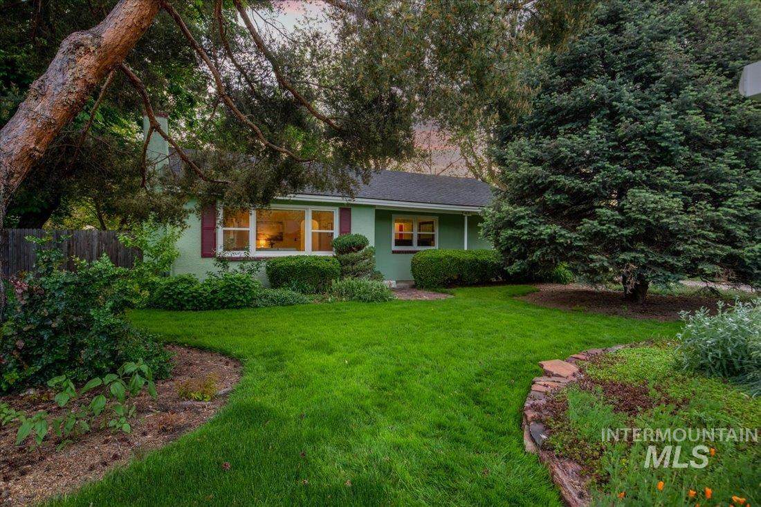4621 Shirley Ave - Photo 1