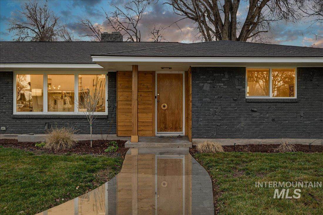 2220 Indiana Ave - Photo 1