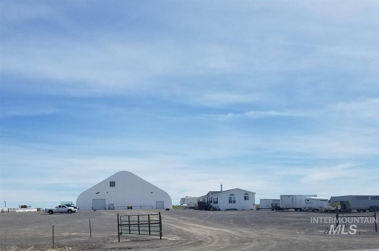 2041 4400 N - Photo 1