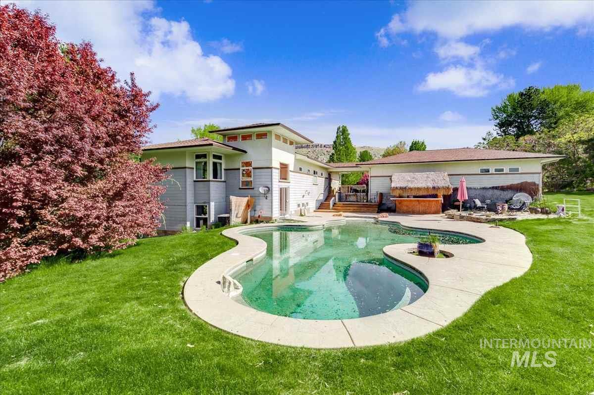 1943 Toluka Way - Photo 1