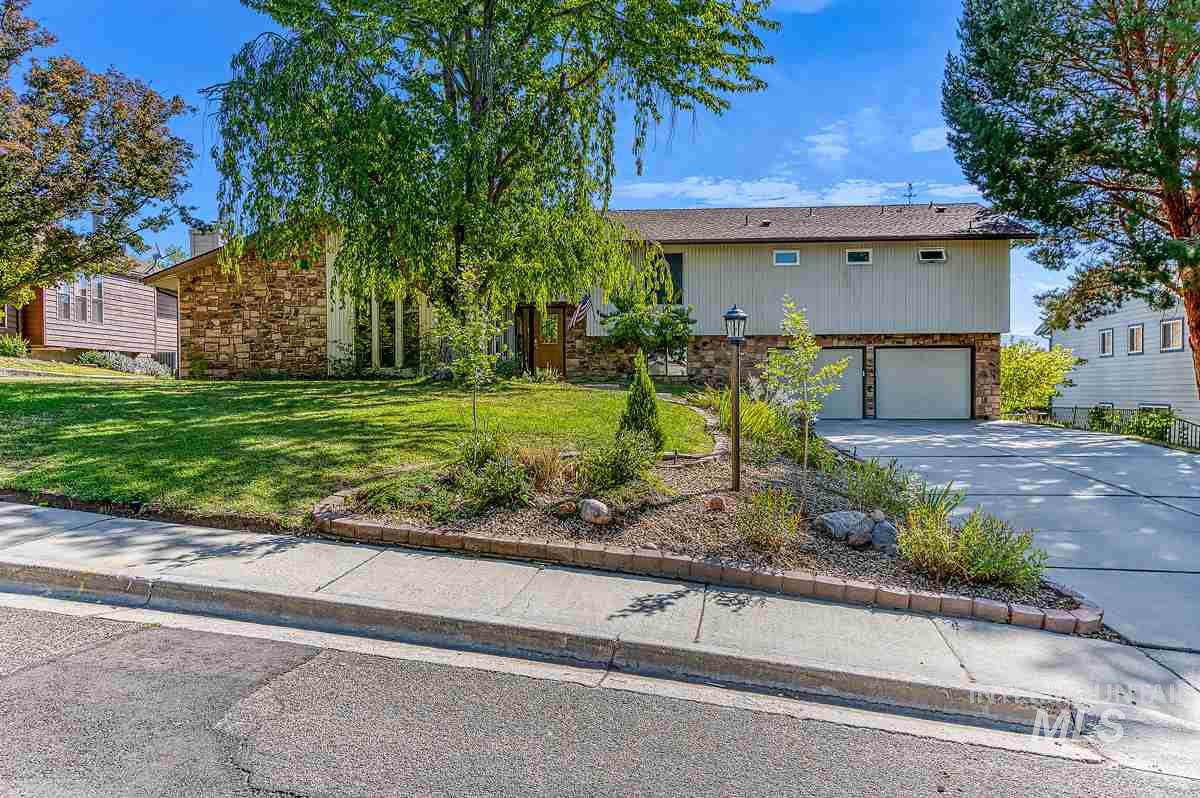 3066 N Mountain - Photo 1